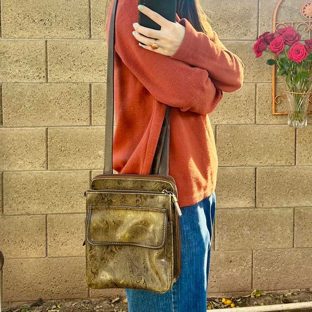 Vintage Relic Brown Paisley Leather Purse